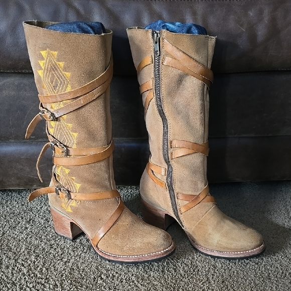 Freebird by Steven Tan Heeled Boots with Buckle Straps - Picture 4 of 13